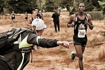 Running-Coach-encouraging-a-runner