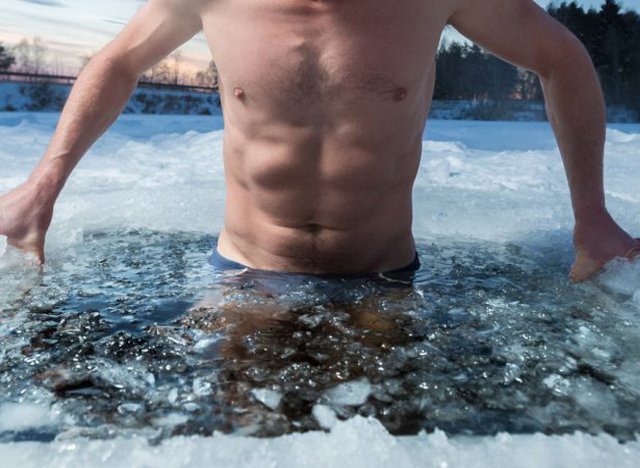 Inmersión en agua fría para una rápida recuperación muscular - Marathon  Ranking