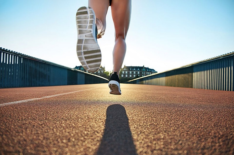 cuántos kilómetros correr en una semana