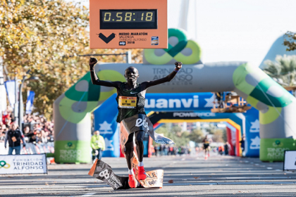 Keniano Abraham Kiptum cruzando la meta del MMV 2018